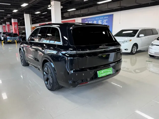 Li Auto L8 — Фото автомобиля 3