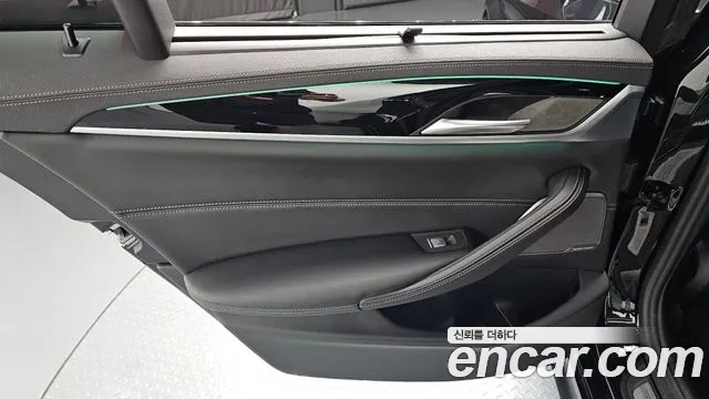 BMW 5 Series G30 — Фото автомобиля 14