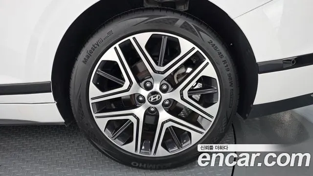 Hyundai Grandeur Grandeur (GN7) 2.5 Бензин 2WD — Фото автомобиля 20