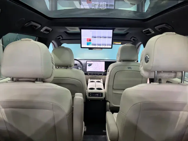 Li Auto L8 — Фото автомобиля 15