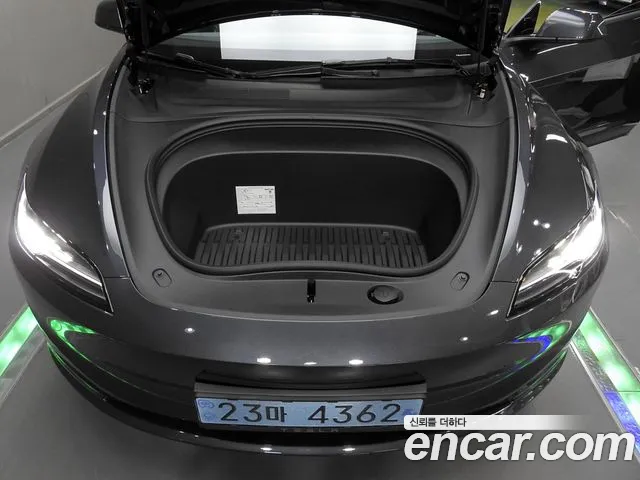 Tesla Model 3 — Фото автомобиля 6