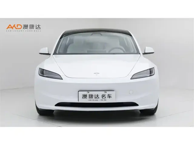 Tesla Model 3 — Фото автомобиля 2
