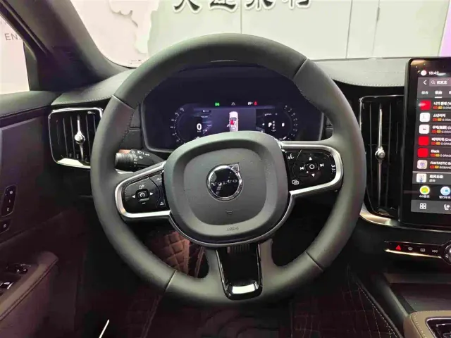 Volvo S90 — Фото автомобиля 14