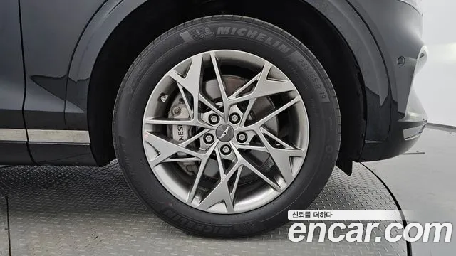 Genesis GV70 2.5T Бензин AWD — Фото автомобиля 4