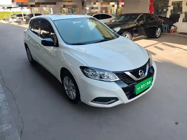 Nissan Tiida — Фото автомобиля 3