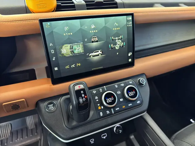 Land Rover Defender — Фото автомобиля 16