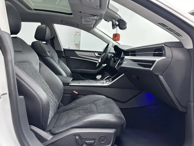 Audi A7L — Фото автомобиля 13