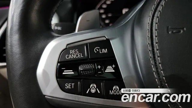 BMW 8 Series G15 — Фото автомобиля 24