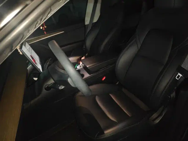 Tesla Model Y — Фото автомобиля 7