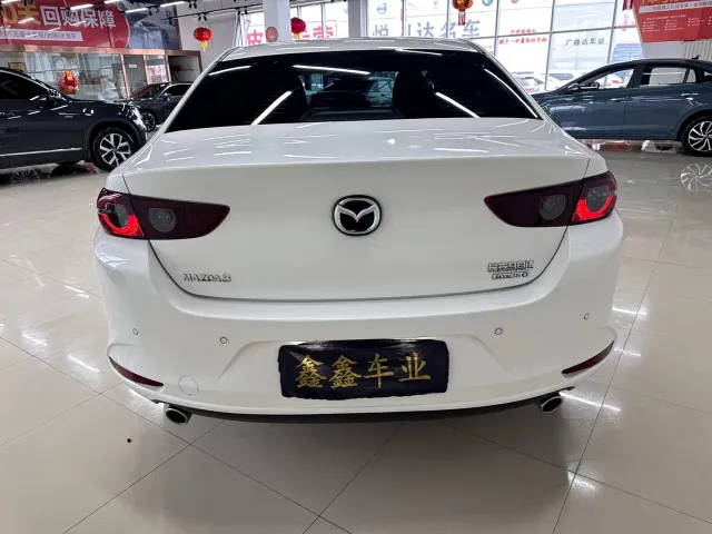 Mazda Axela — Фото автомобиля 4