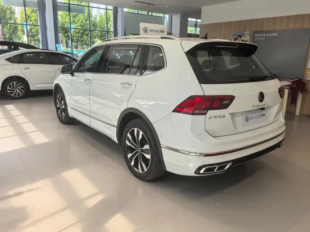 Volkswagen Tiguan L — Фото автомобиля 15