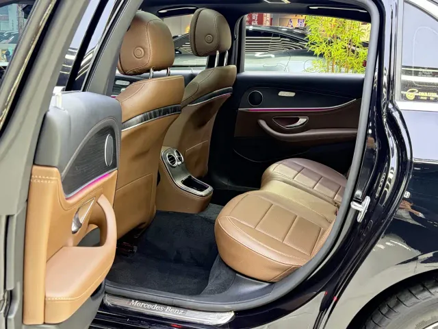 Mercedes-Benz E-Class — Фото автомобиля 14