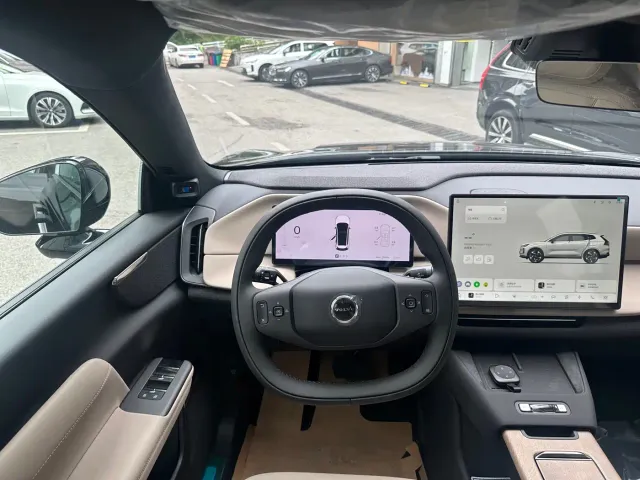 Volvo XC70 Plug-in Hybrid — Фото автомобиля 13