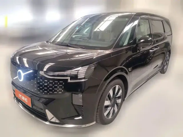 Фотография автомобиля — Volvo EM90