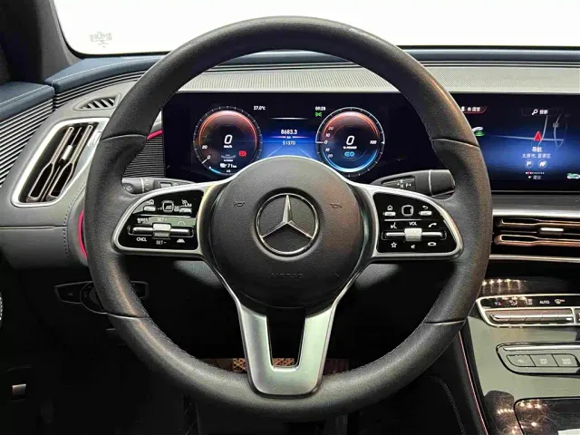 Mercedes-Benz EQC — Фото автомобиля 17