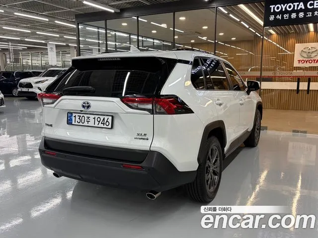 Toyota RAV4 Generation 5 — Фото автомобиля 2