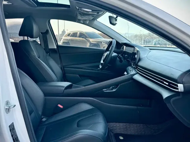 Hyundai Elantra — Фото автомобиля 13