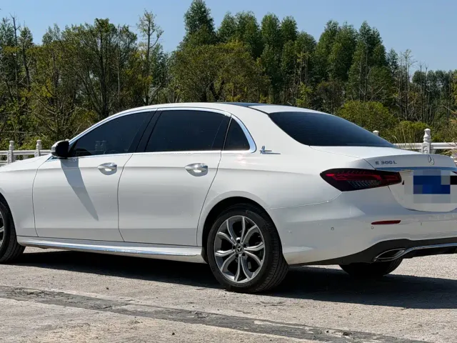 Mercedes-Benz E-Class — Фото автомобиля 6