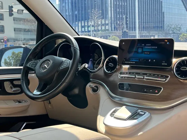 Mercedes-Benz V-Class — Фото автомобиля 12