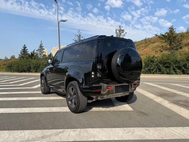 Land Rover Defender — Фото автомобиля 4