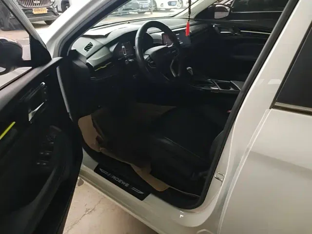 Roewe i5 — Фото автомобиля 15