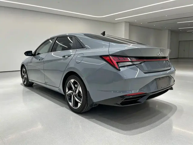 Hyundai Elantra — Фото автомобиля 4