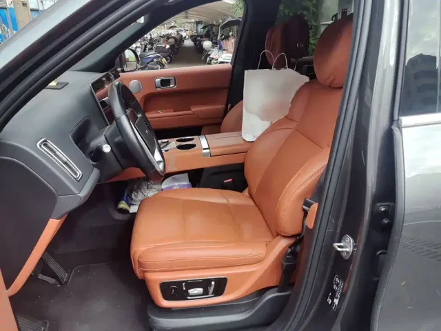 Li Auto L9 — Фото автомобиля 7