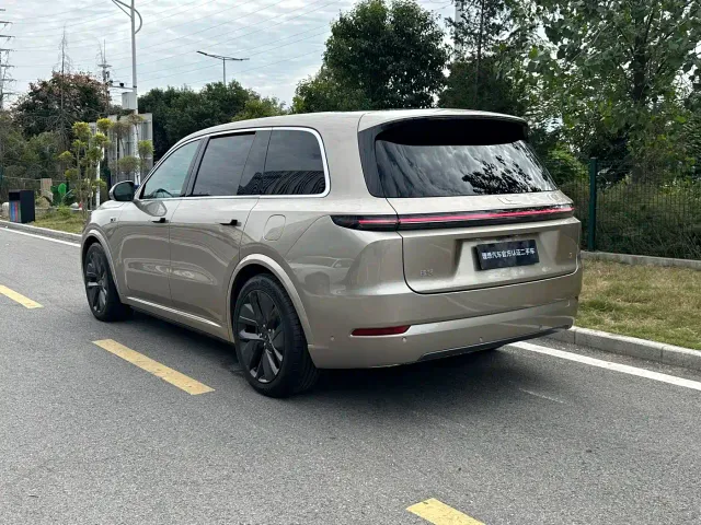 Li Auto L9 — Фото автомобиля 12