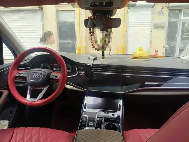 Audi Q7 — Фото автомобиля 10