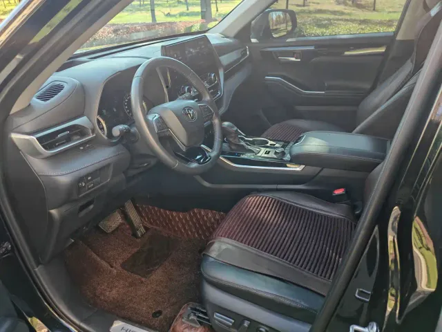 Toyota Highlander — Фото автомобиля 6