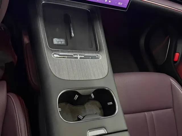 Xiaomi SU7 — Фото автомобиля 9