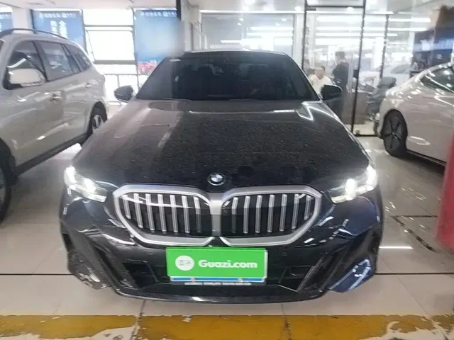 BMW 5 Series — Фото автомобиля 2