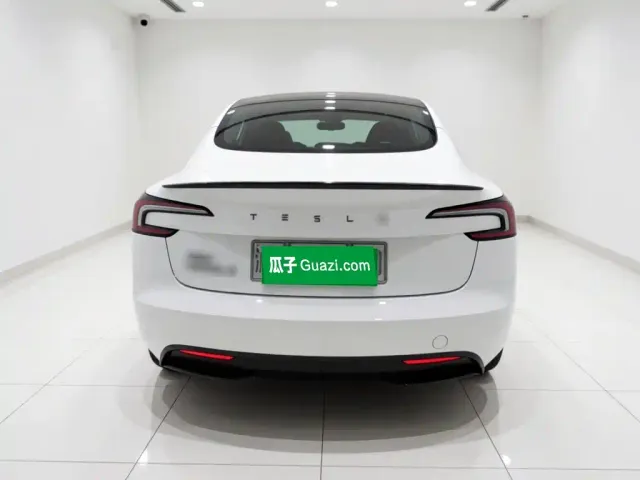Tesla Model 3 — Фото автомобиля 3