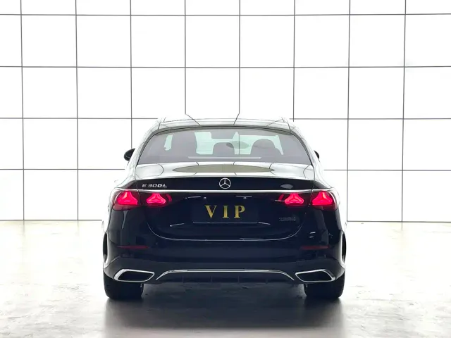 Mercedes-Benz E-Class — Фото автомобиля 23