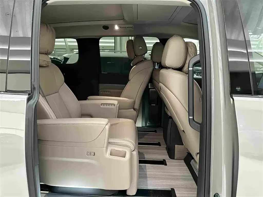 Li Auto Li Auto MEGA 2025 Model Home Family Special Edition — Фото автомобиля 27