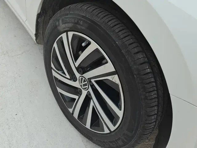 Volkswagen Lavida — Фото автомобиля 5