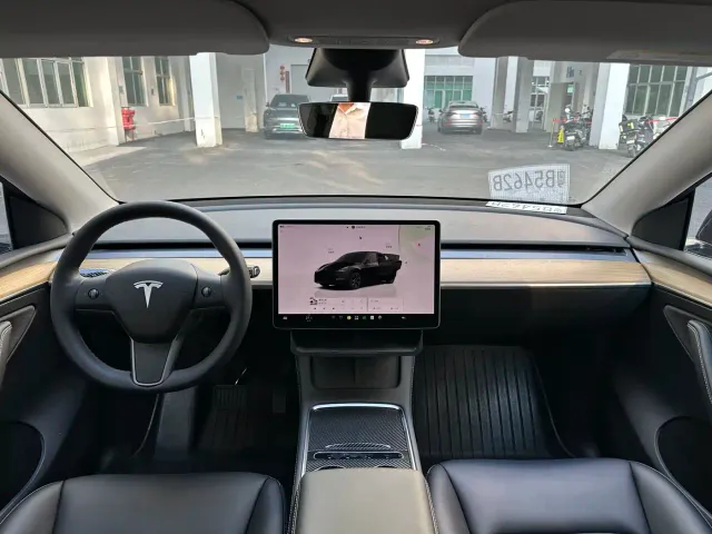 Tesla Model Y — Фото автомобиля 11