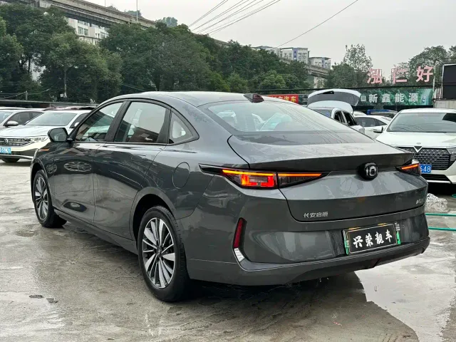 Changan Qiyuan A05 — Фото автомобиля 6