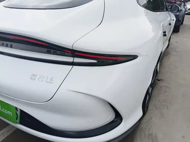 IM Motors L6 — Фото автомобиля 7