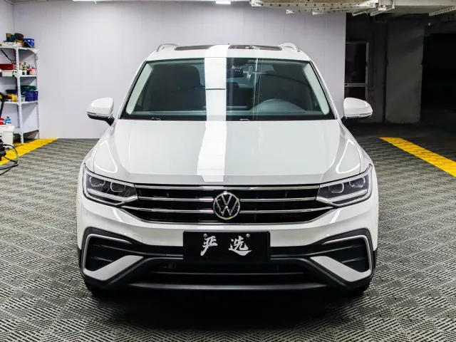 Volkswagen Tiguan L — Фото автомобиля 2