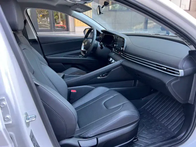 Hyundai Elantra — Фото автомобиля 11