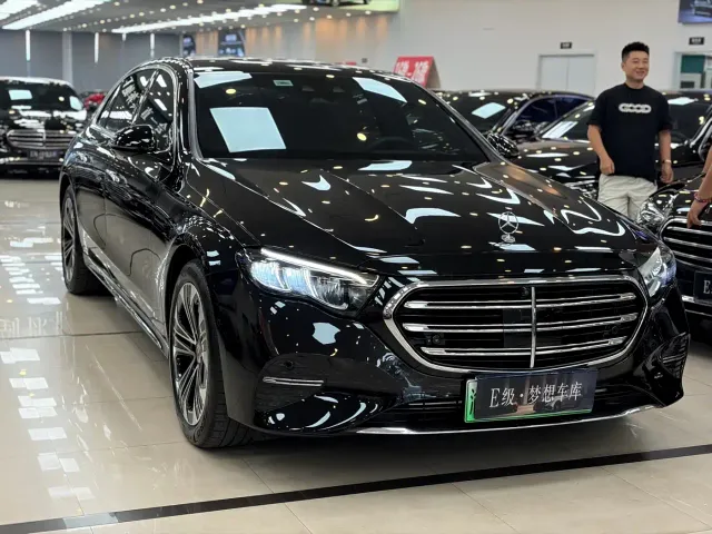 Mercedes-Benz E-Class — Фото автомобиля 2