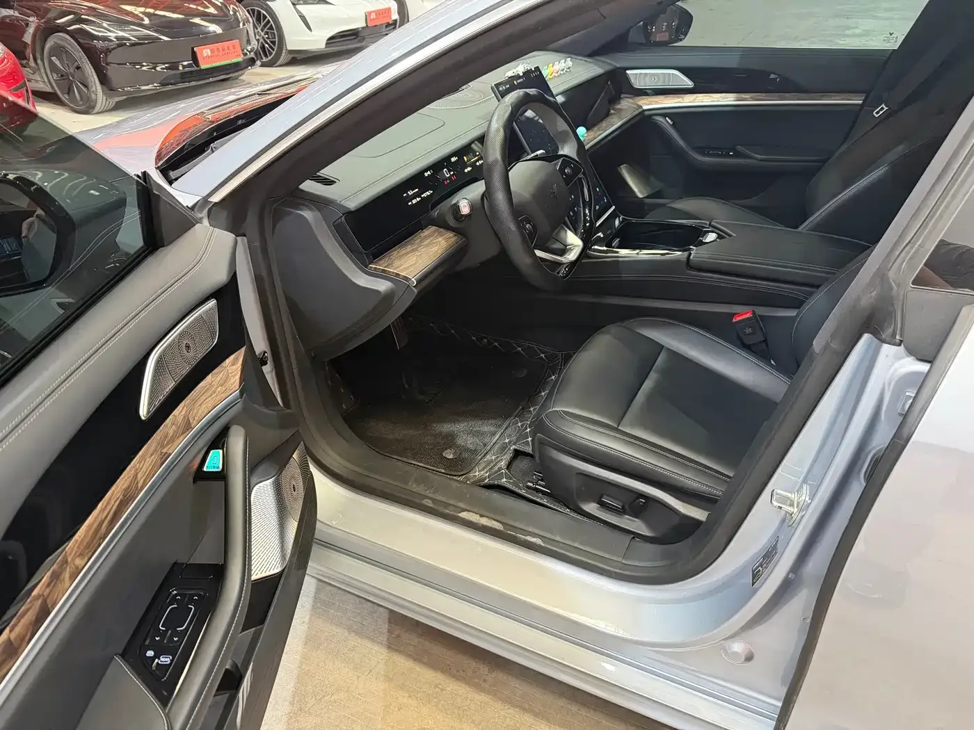 Nezha Auto Nezha S 2024 Facelift Extended Range 1160 AR-HUD — Фото автомобиля 4