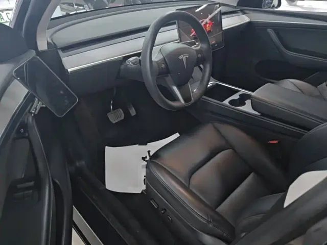 Tesla Model Y — Фото автомобиля 14
