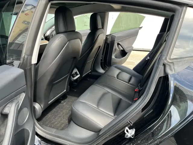 Tesla Model 3 — Фото автомобиля 9