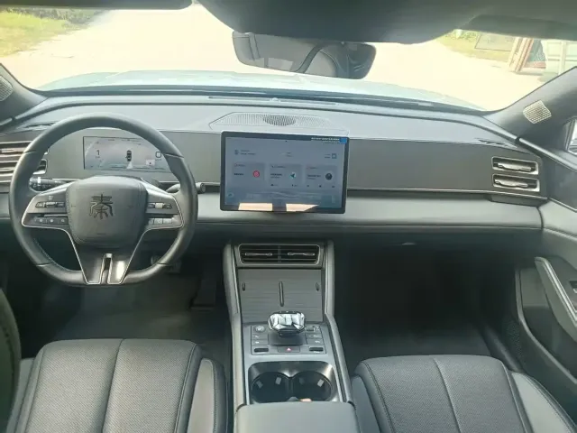 BYD Qin L — Фото автомобиля 9