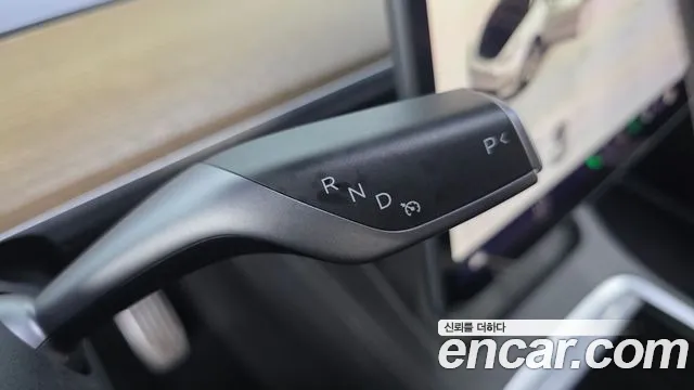 Tesla Model Y — Фото автомобиля 12