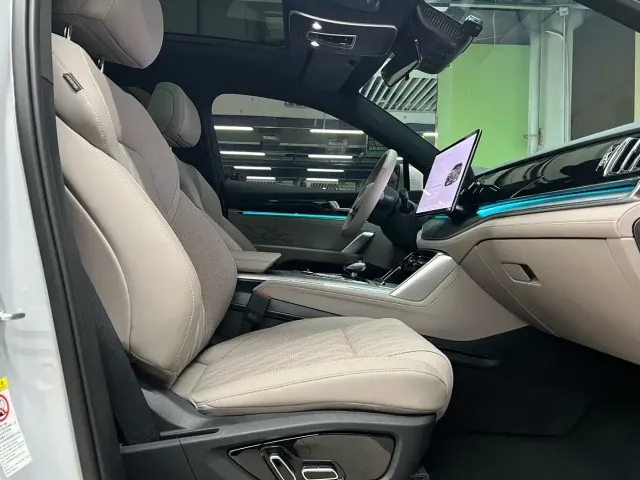 BYD Tang — Фото автомобиля 11