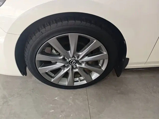 Mazda Axela — Фото автомобиля 22