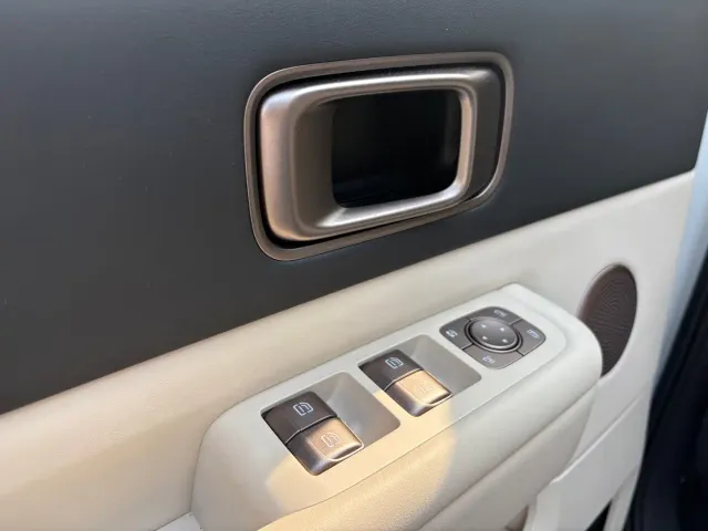 Li Auto MEGA — Фото автомобиля 11